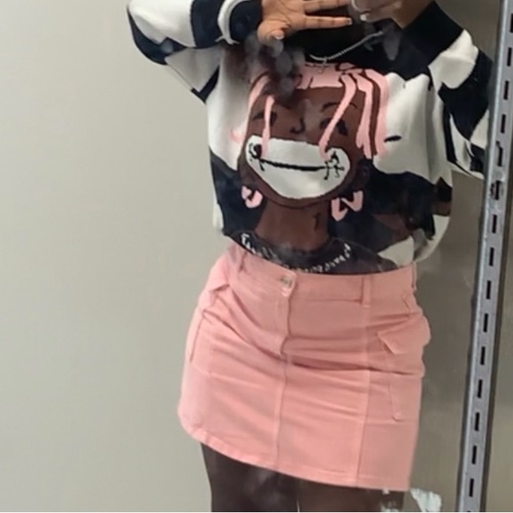 Black and White Graphic Sweatshirt - Picture 5 of 5